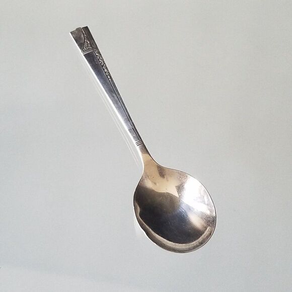 Vintage Round Bullion Spoon Oneida Nobility Plate 1937 Caprice Pattern - Picture 8 of 9